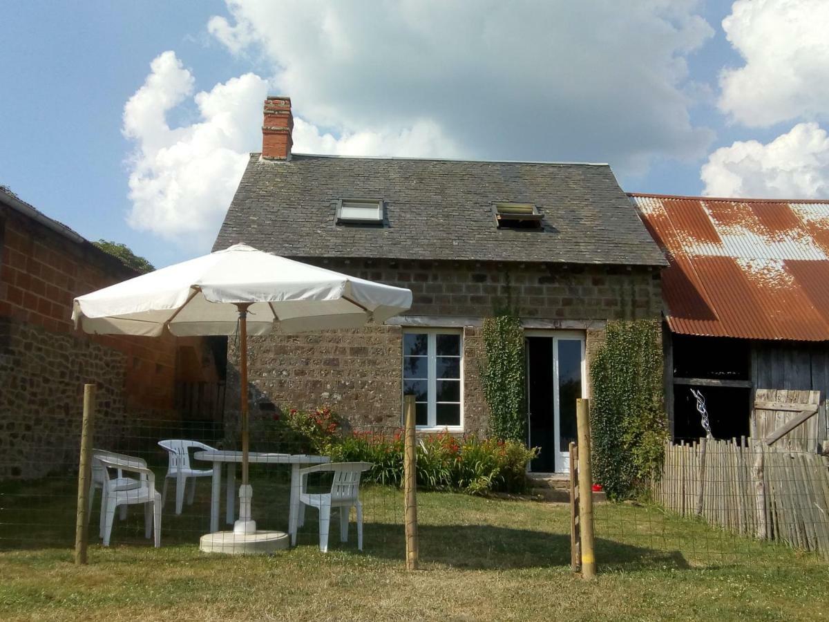 Le Domaine Willa Saint-Symphorien-des-Monts Zewnętrze zdjęcie